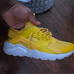 Nike Air Huarache - Yellow - USED - Size 12